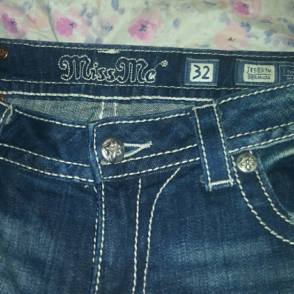 Miss Me capris sz 32
